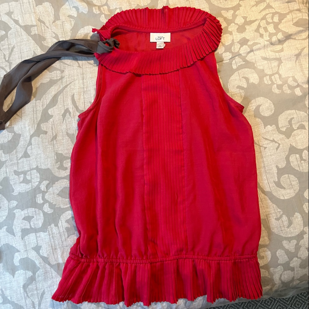 Cute top, never worn. Softer pink than in photos with gray tie!